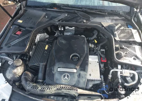 2015 Mercedes-Benz C 300 4Matic из США, поврежденный, VIN 55SWF4KBXFU028833